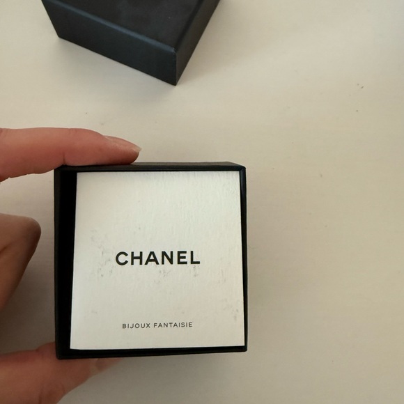 Chanel Pearl Earrings - Picture 4 of 7